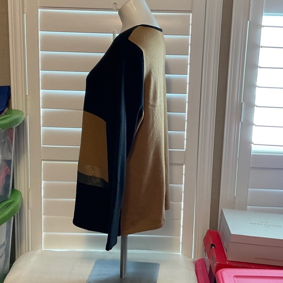 JM Collection Black Colorblock Sweater - Picture 4 of 7